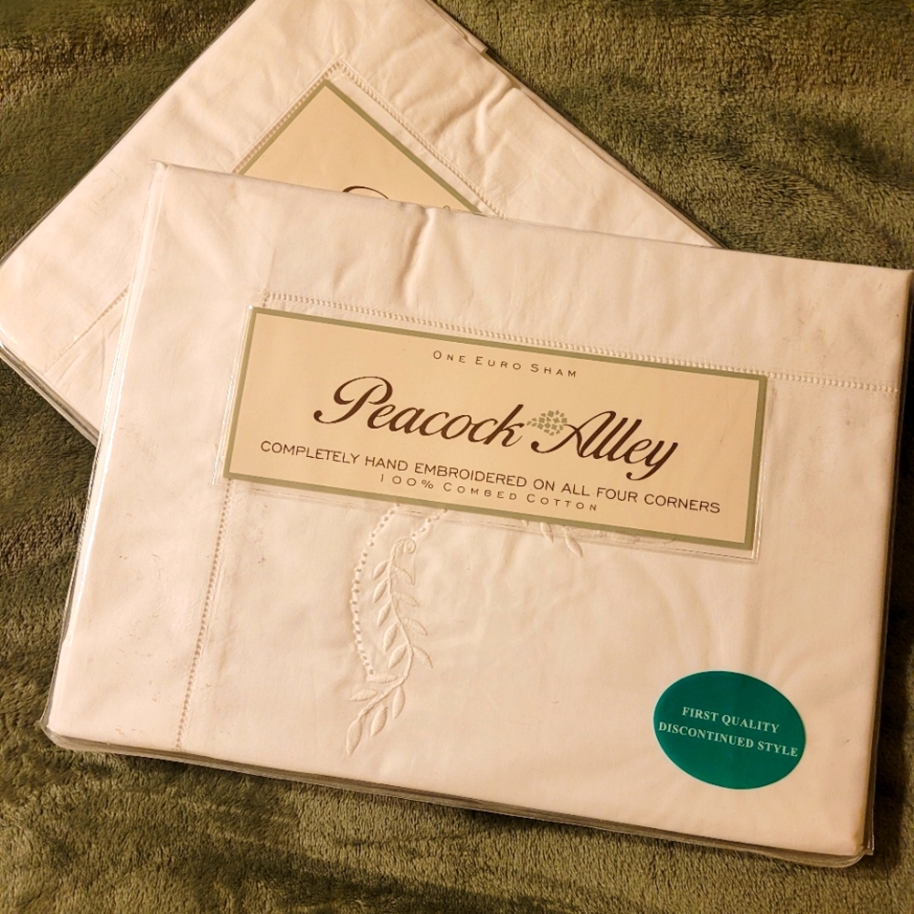 ❤️‍🔥 NWT Peacock Alley Set of 2 Embroidered Euro Shams